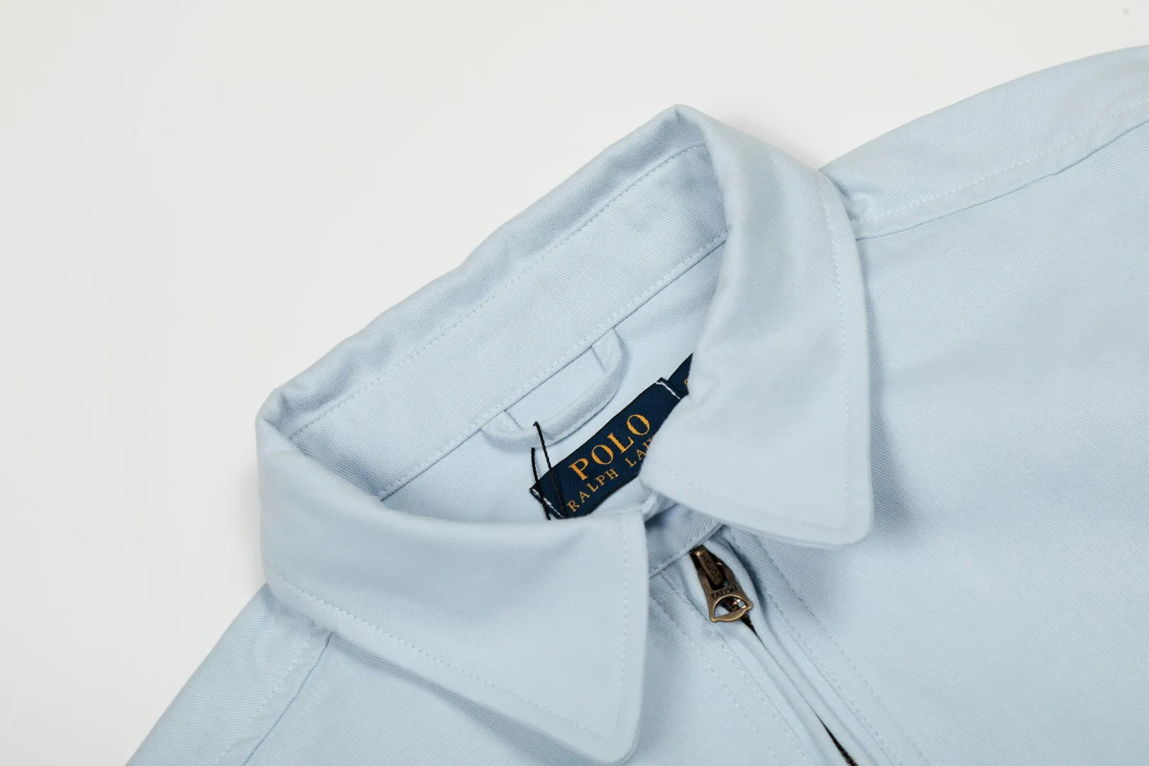 P300 top quality" Style number: 8101# (not off the shelves all year round) [Ralph Lauren/Ralph Lauren old cadre pony embroidered armband POLO jacket] ✅Ralph Lauren Ralph Lauren classic basic American retro old cadre goddess style jacket ✅Pure cotton high-gram heavy wash, soft, comfortable and tangible, upright and textured ✅Customized Vintage bronze double-open zipper head to restore the same quality as the cabinet version ✅This style: White/khaki color. There are waist patterns inside the threads of the collar and cuffs. Please note~ ✅Retro versatile jacket. The upper body is very flattering. Versatile model YYDS~ ✅Versatile for daily wear and work wear. ✅The upper body is simple and easy to wear. A must-have for goddess ootd. Good-looking clothes are never too picky. A must-have in the goddess' wardrobe. Size: S-XL. Color: White, yellow, red, navy, khaki, pink, light blue, olive green.